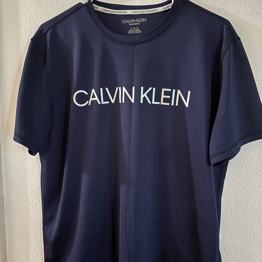 Calvin Klein Men’s  Swimwear UPF 40+ T-Shirt Size LShort sleeve